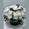 Шляпная коробка на похороны с кустовой хризантемой и гвоздикой